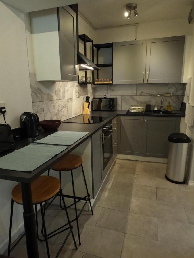 Studio Apartment In Кью Екстер'єр фото