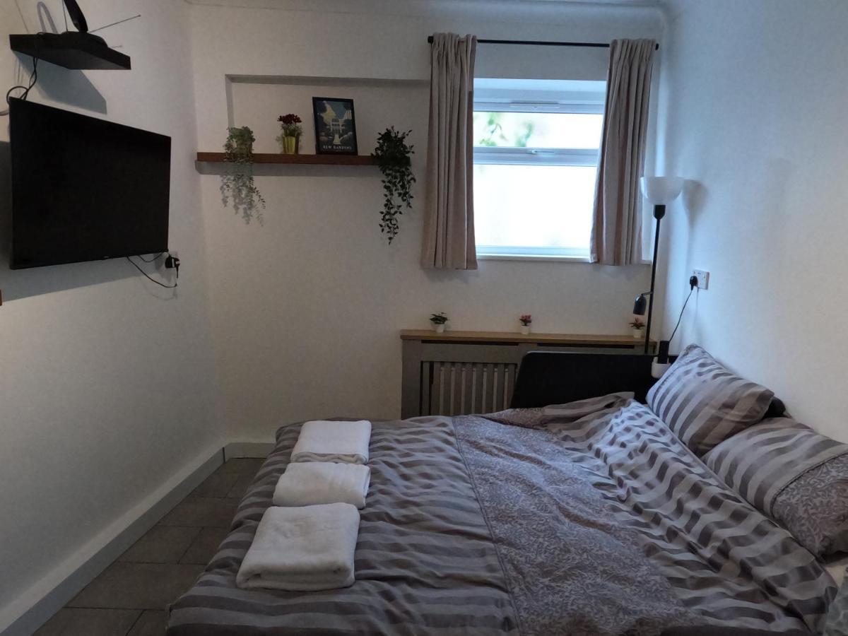 Studio Apartment In Кью Екстер'єр фото