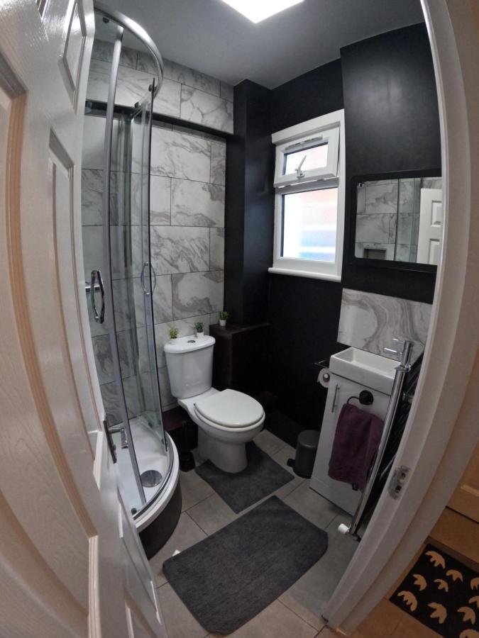 Studio Apartment In Кью Екстер'єр фото